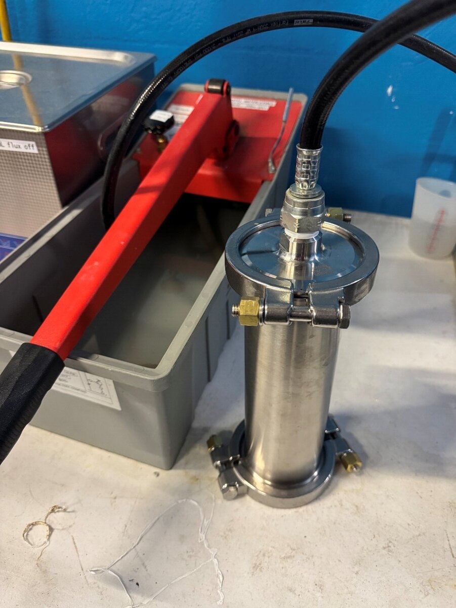 Figure 1: Assembled pressure filling chamber